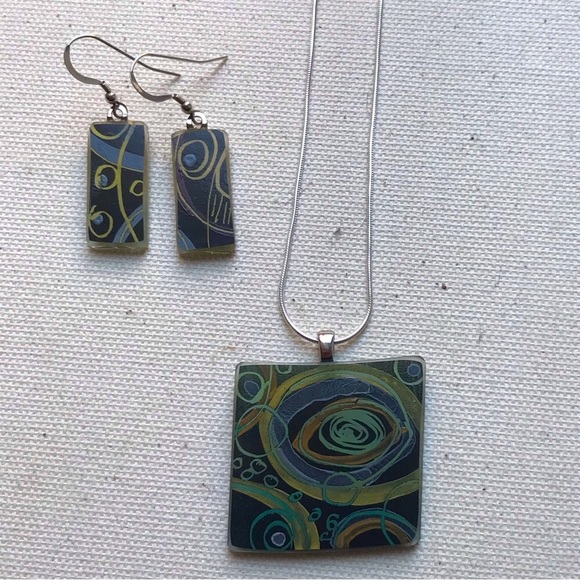 Silver and glass geometric print necklace and earring set - Picture 2 of 12
